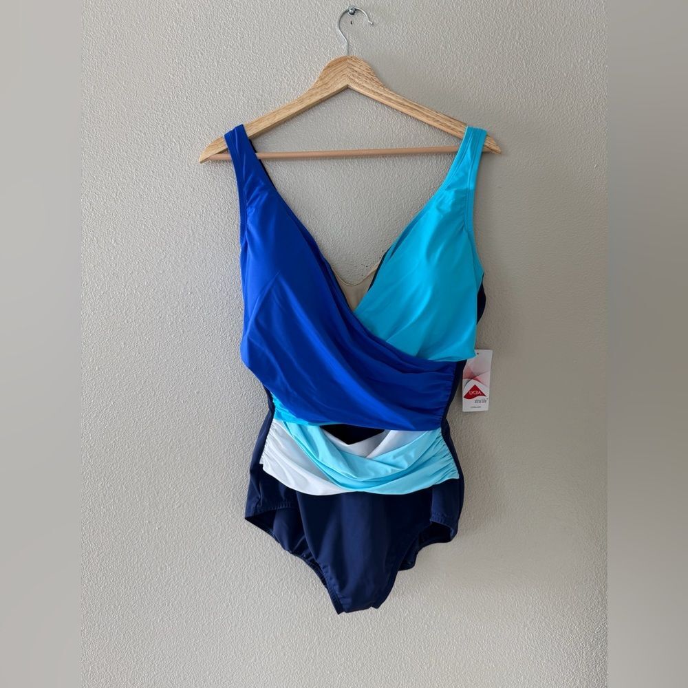 NWT Lands End SlenderSuit Wrap Colorblock One-Piece Swimsuit Swimwear Size 16W